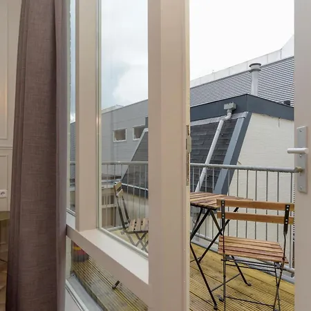 Värdshus With Single Beds And Balcony